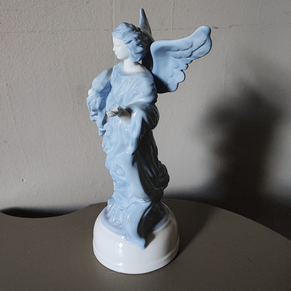 Eda Mann Porcelain Musical Sculpture - Plays Hark the Herald Angels Sing EUC - Picture 2 of 9